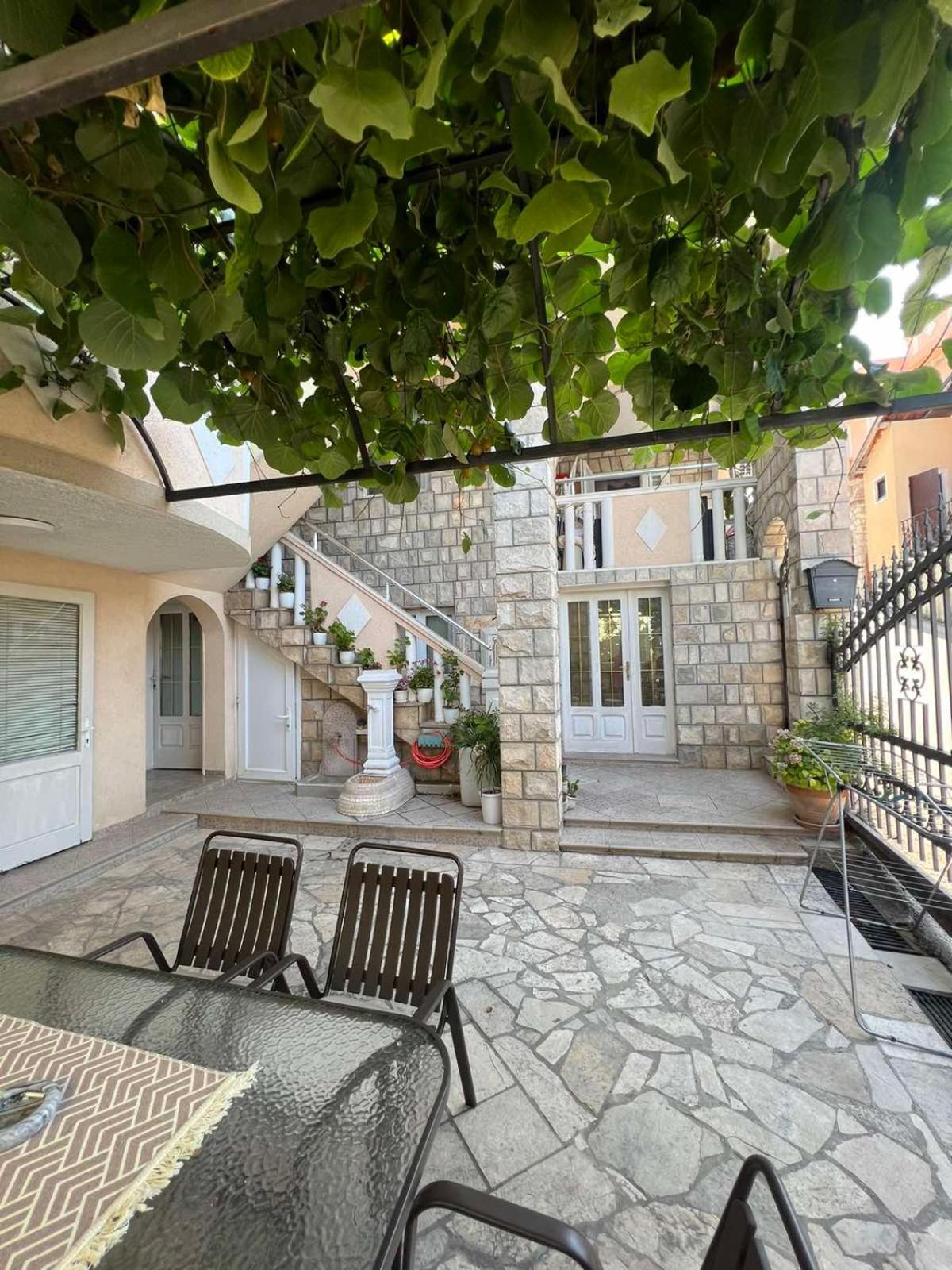 Apartments Moracanin Сутоморе Екстериор снимка