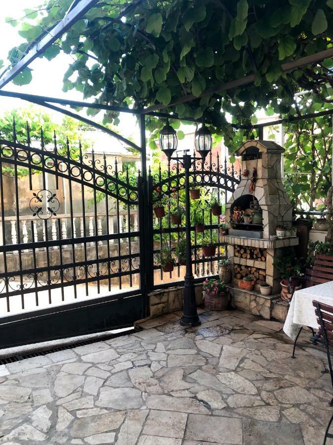 Apartments Moracanin Сутоморе Екстериор снимка