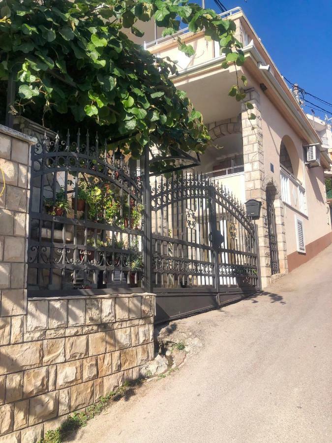 Apartments Moracanin Сутоморе Екстериор снимка